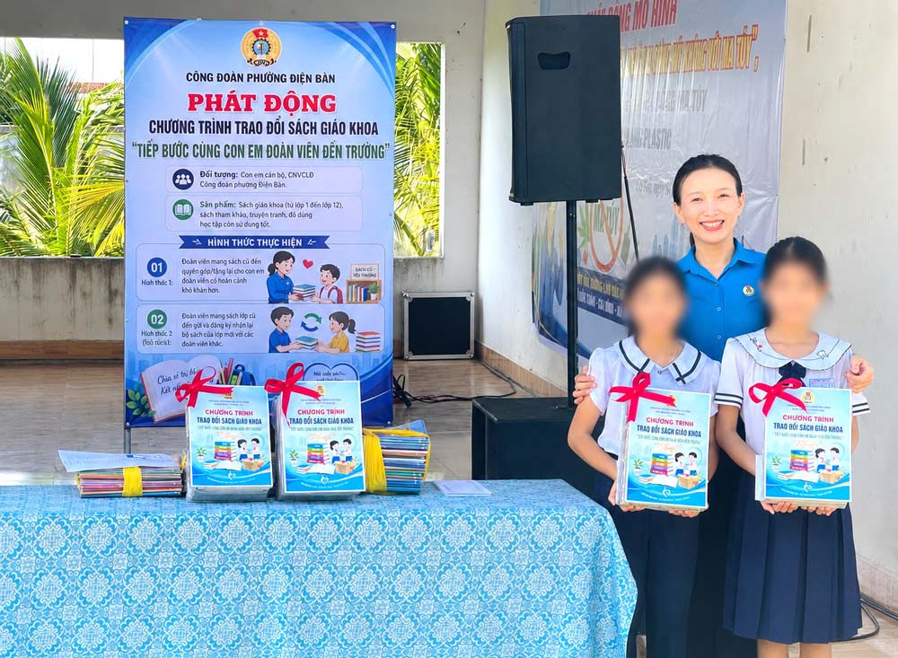 Dien Ban Ward Trade Union organizes the program "Continuing the steps with union members' children to school" in 2026. Photo: Da Nang Trade Union