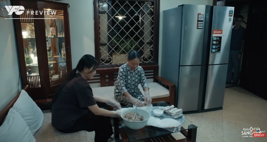 Mẹ Tài muốn mai mối Nguyệt cho con trai. Ảnh: VFC. 