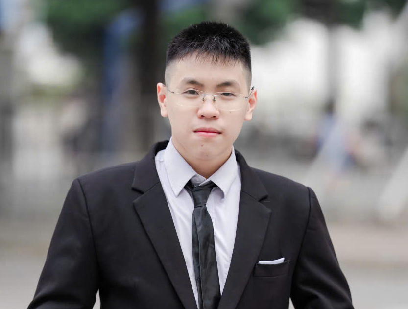 Thai Son plans to register his first wish to major in Mathematics, an English-taught program of Hanoi National University of Education. Photo: Character provided