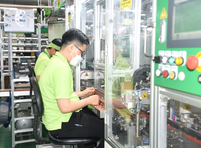 Over the past 50 years, workers and employees have made positive contributions to the development of Ho Chi Minh City. Photo: Nam Duong