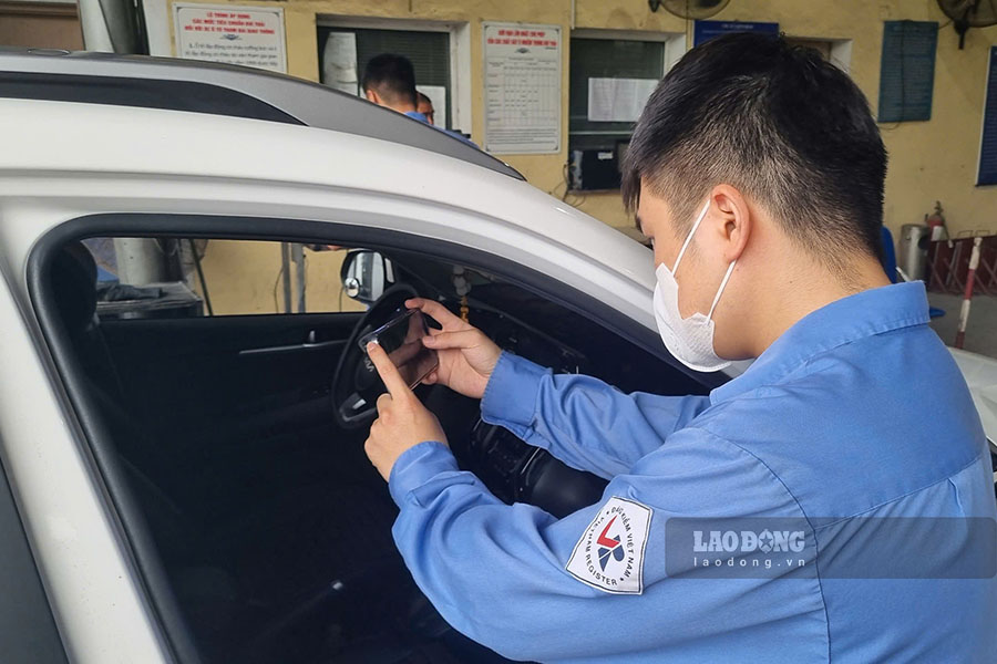 Registrar takes interior photos of the car. Photo: To The