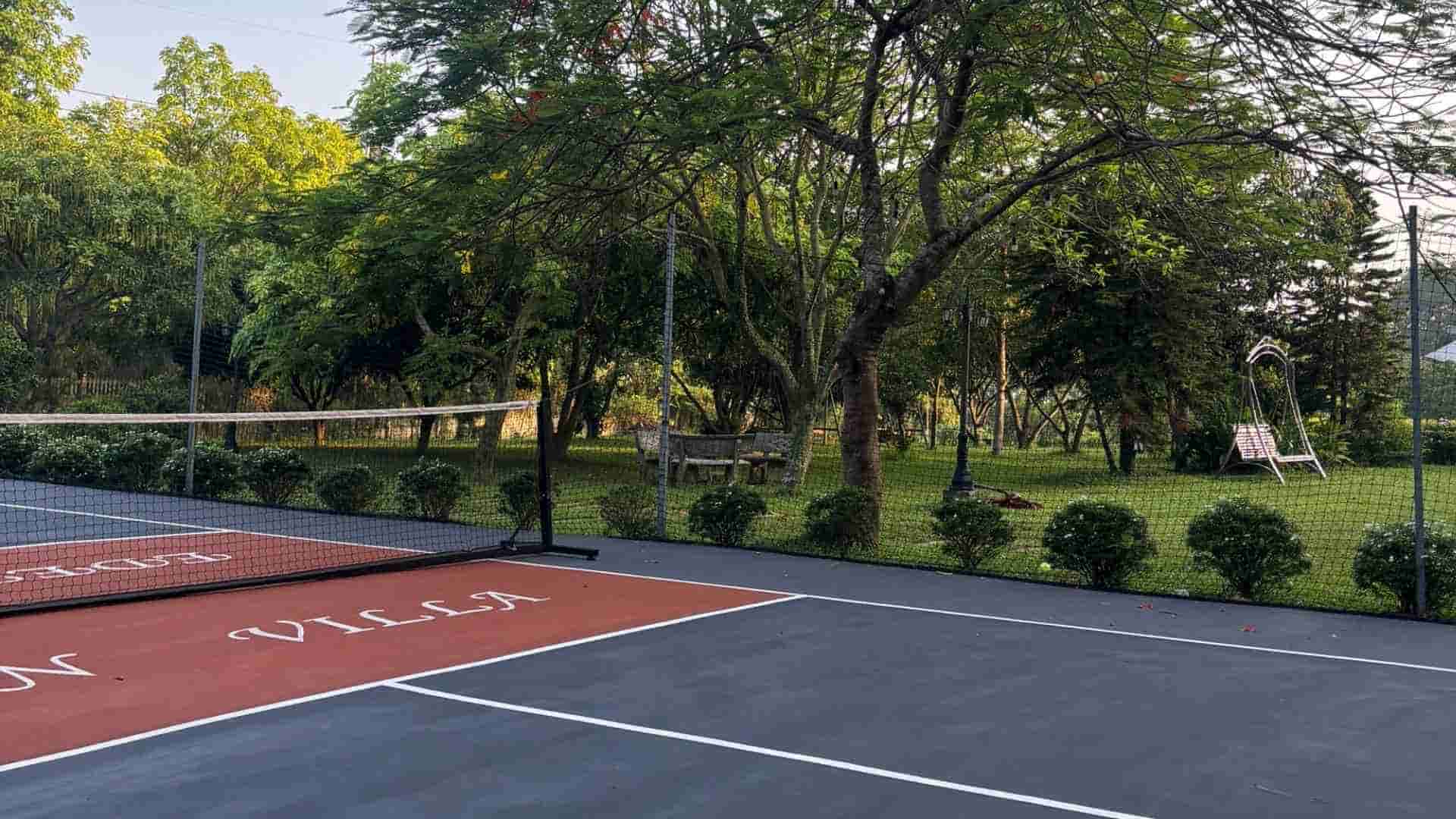 New resort tourism, many accommodation establishments invest in pickleball courts. Photo: Huyen Trang