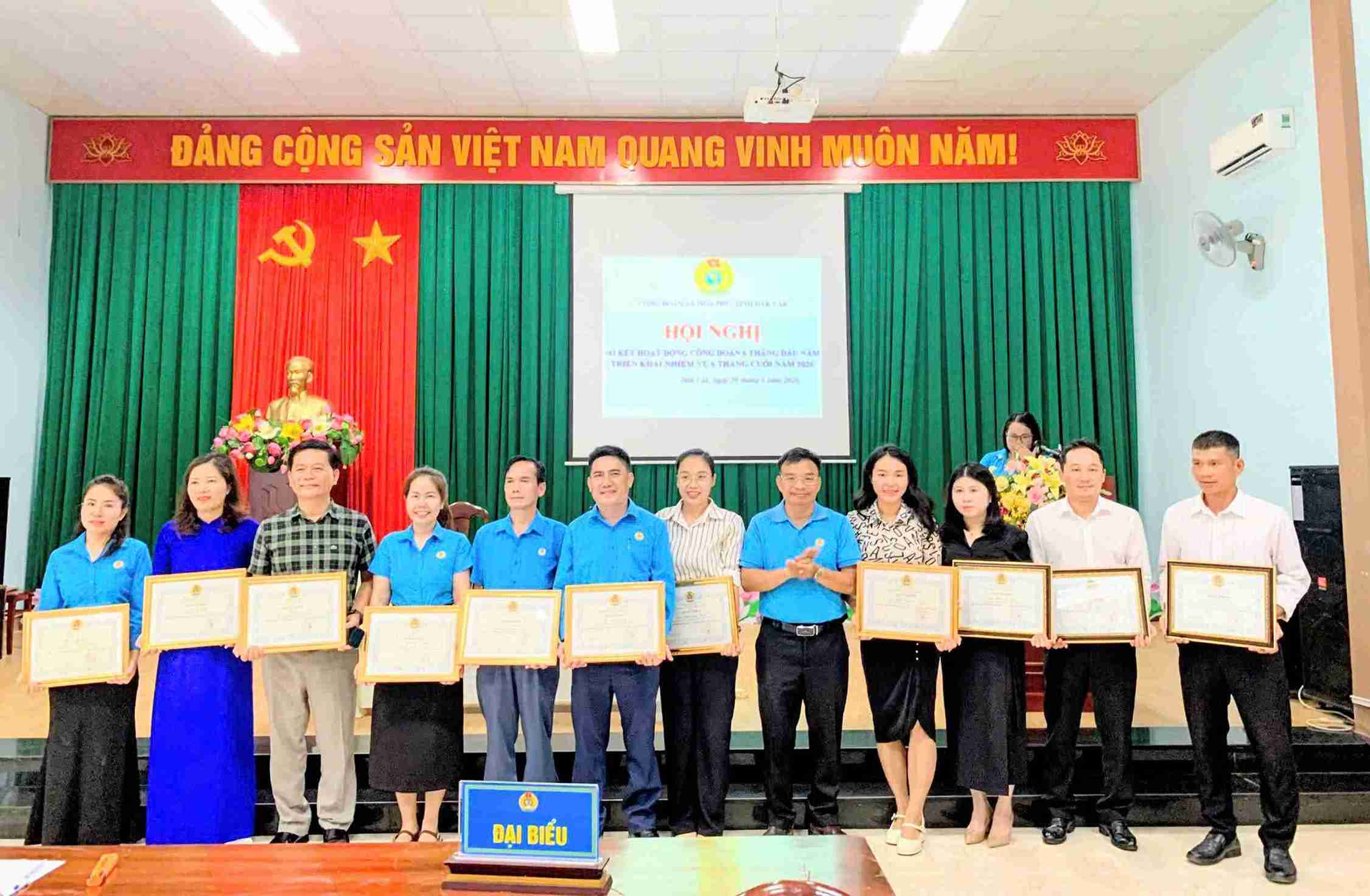 In the first 6 months of 2026, Hoa Phu Commune Trade Union (Dak Lak province) has achieved many positive results in developing union members and caring for workers. Photo: Dak Lak Trade Union