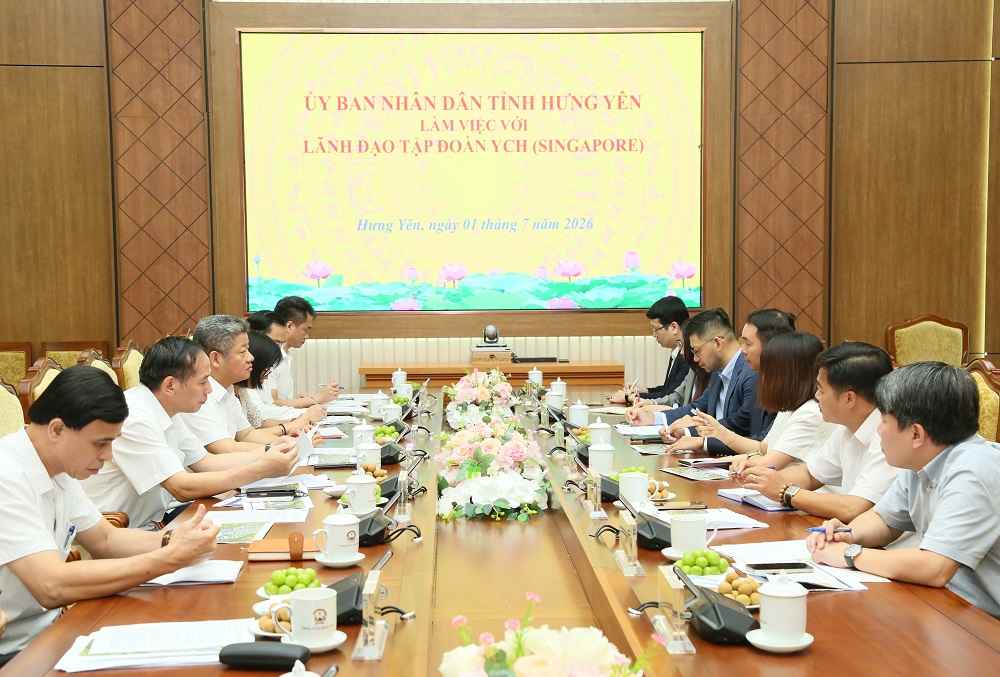 Hung Yen provincial leaders work with YCH Group on logistics development orientation. Photo: Tat Dat
