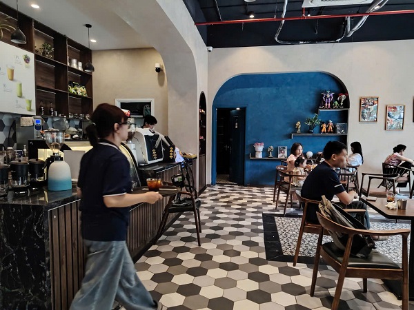 Social insurance agency answers about the regulation that business households with revenue below 1 billion VND/year pay social insurance. Photo: Xuyen Dong