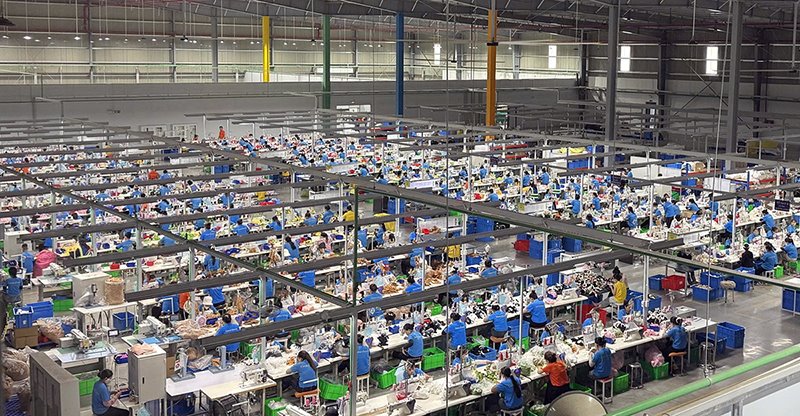 Union members and employees of Great Honor International Co., Ltd. during the working shift. Photo: Dang Khoi