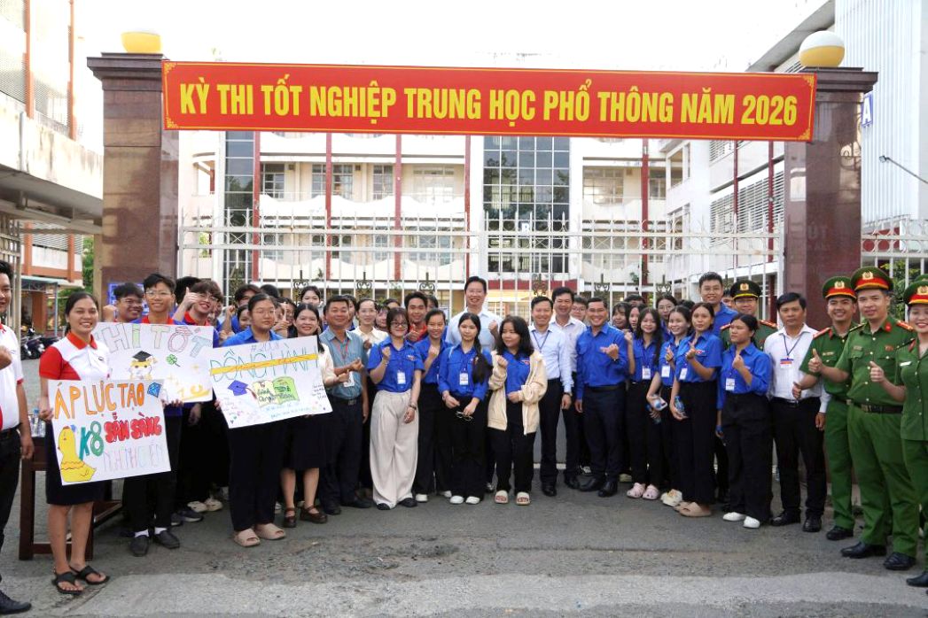 Forces on duty at the Dong Thap high school graduation exam site in 2026. Photo: Anh Nguyet