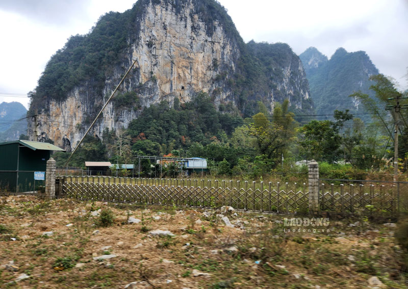 Nhiều kho bãi lâm cảnh bỏ không, hoang hóa. Ảnh: Trọng Lộc