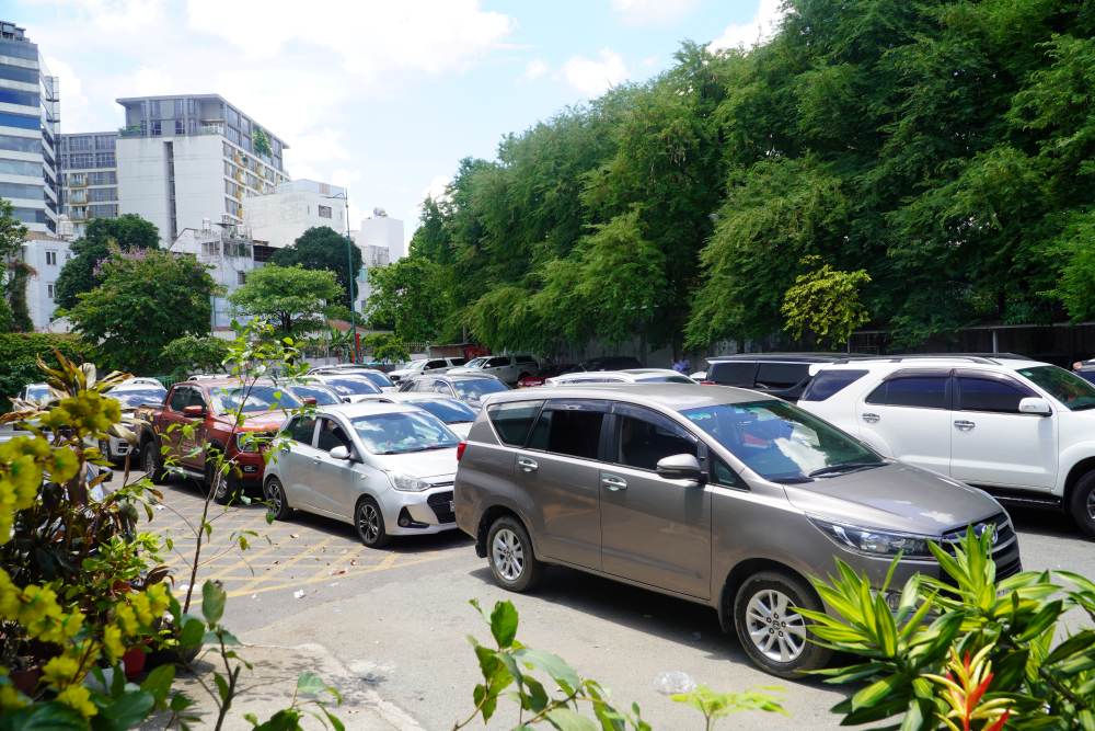 ホーチミン市での新しい車両検査規則の適用初日、ドライバーの手続きを削減