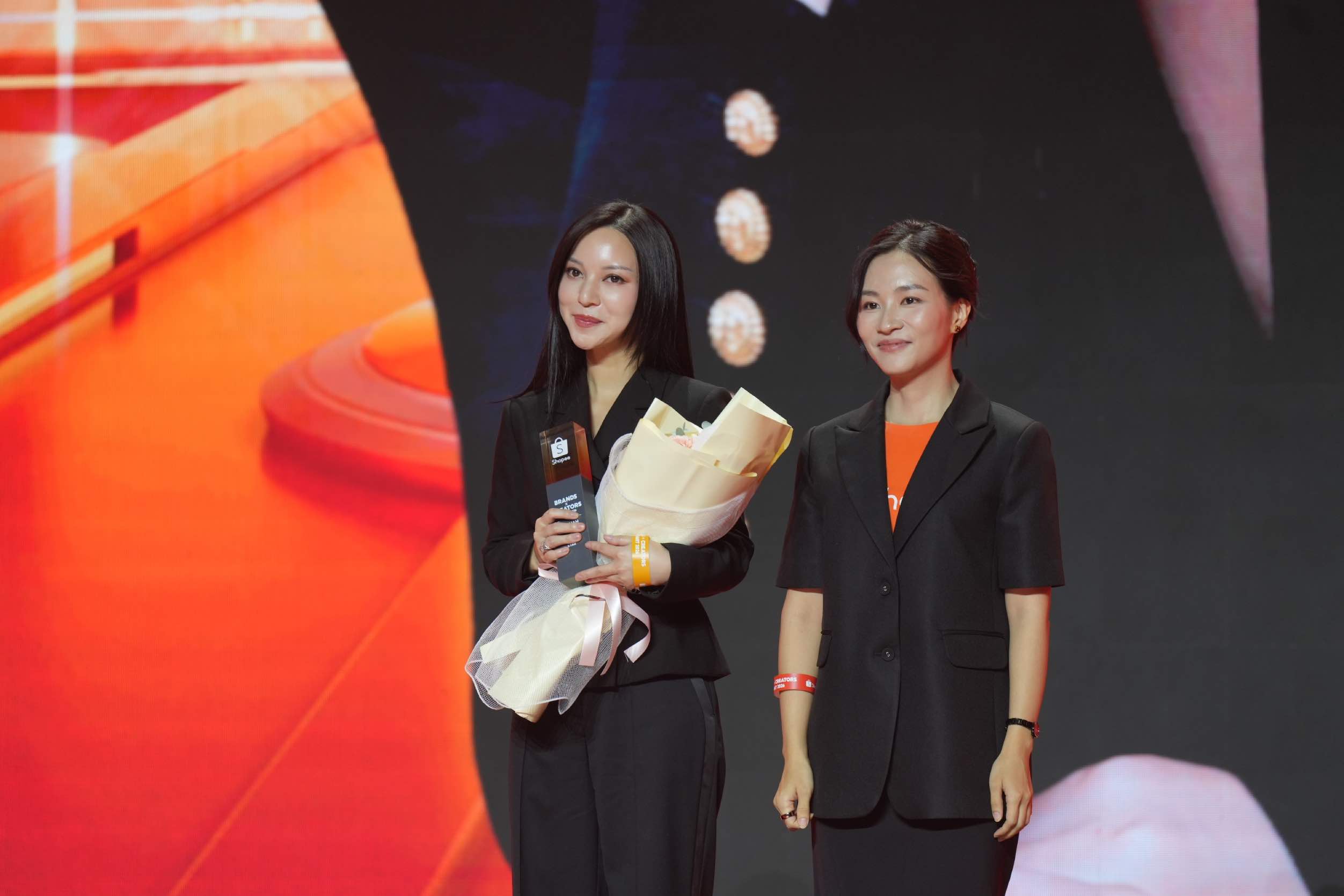 Shopee honored Hannah Olala with the "Best Premium Livestream Star" award for three consecutive years. Photo: Thuy Anh