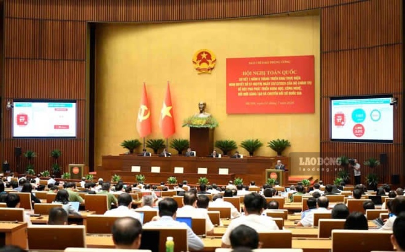 At the national conference summarizing 1 year and 6 months of implementing Resolution 57-NQ/TW of the Politburo, leaders of Phu Tho province said that the locality will not attract talent according to the movement. Photo: Hai Nguyen
