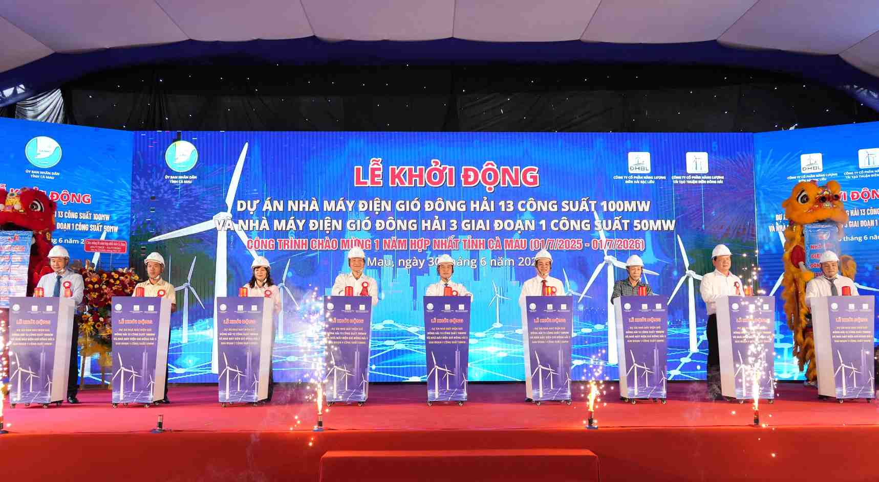 Nghi thức khởi động 2 dự án điện gió tại xã Long Điền, tỉnh Cà Mau. Ảnh: Nhật Hồ.