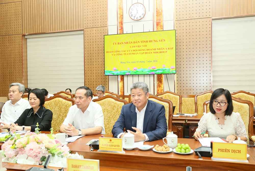 Chủ tịch UBND tỉnh Nguyễn Mạnh Quyền cùng lãnh đạo các sở, ngành tiếp và làm việc với đoàn công tác của Hội đồng Doanh nhân Ả Rập và Công ty Cổ phần Tập đoàn MHGroup. Ảnh: Tất Đạt