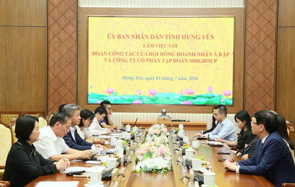 Vista general de la reunión de trabajo entre Hung Yen y el Consejo de Empresarios Árabes sobre cooperación en el campo de Halal. Foto: Tat Dat