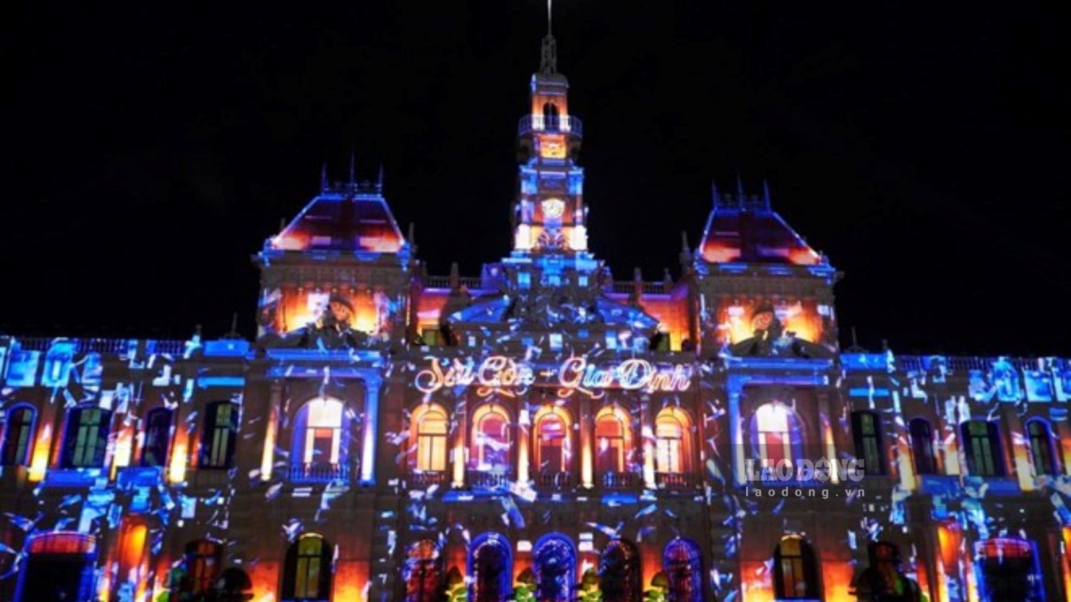 The art performance and 3D mapping projection program to celebrate the 50th anniversary of the honorable Saigon - Gia Dinh City named after President Ho Chi Minh (July 2, 1976 - July 2, 2026) officially opened on the evening of July 1. Photo: Ngoc Anh