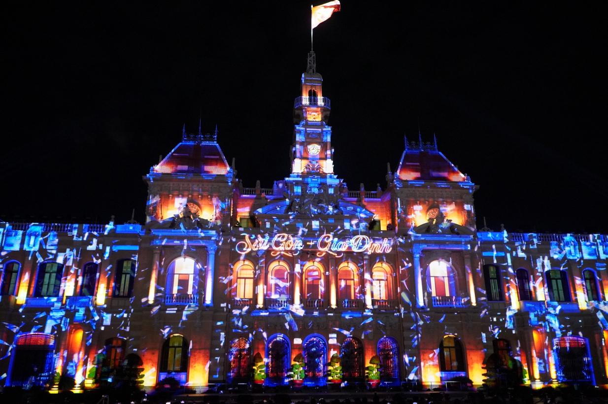 The art performance and 3D mapping projection program to celebrate the 50th anniversary of the honorable Saigon - Gia Dinh City named after President Ho Chi Minh (July 2, 1976 - July 2, 2026) officially opened on the evening of July 1. Photo: Ngoc Anh