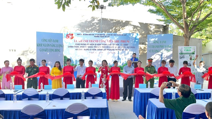 Trung My Tay Ward inaugurates a new park from abandoned land. Photo: Trinh Tam.