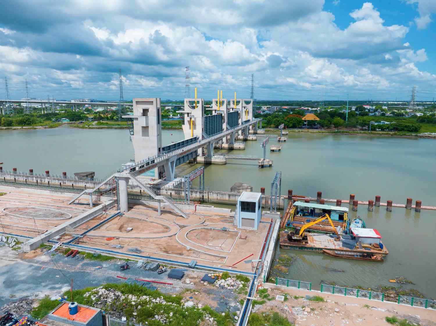 Cống ngăn triều Mương Chuối đã hoàn thành các hạng mục chính. Ảnh: Minh Quân
