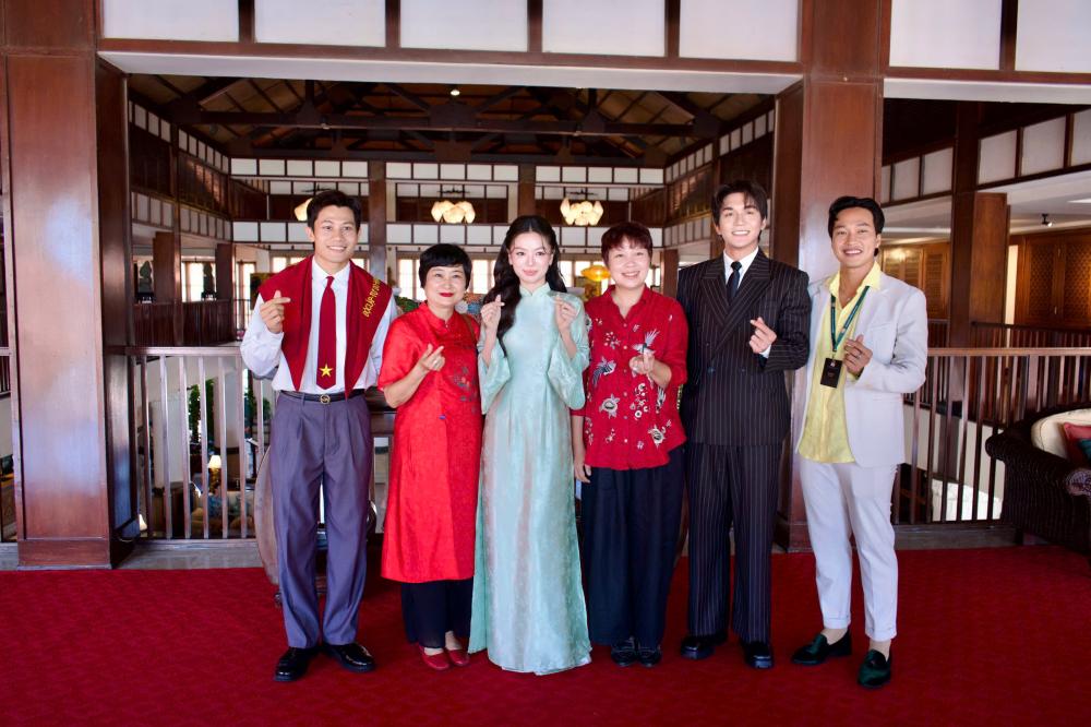 Đoàn làm phim “Mưa đỏ” tại buổi Gặp gỡ báo chí trong khuôn khổ Liên hoan phim châu Á Đà Nẵng. Ảnh: BTC