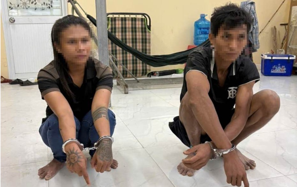 2 subjects admitted that the exhibits caught red-handed were drugs. Photo: Police provided