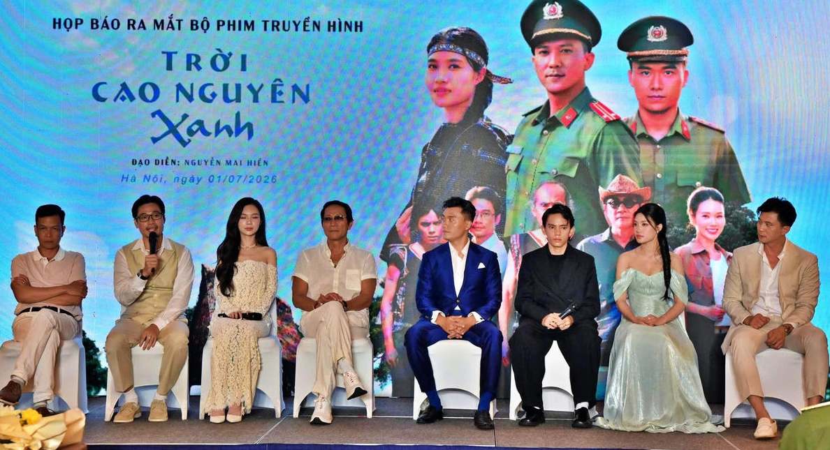 Dàn diễn viên tham gia phim giờ vàng “Trời cao nguyên xanh“. Ảnh: Minh Trang