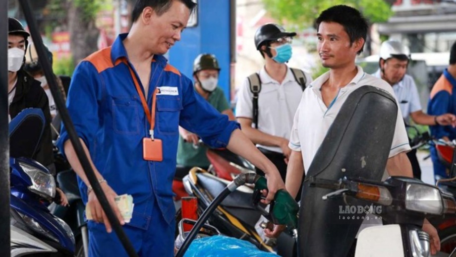 It is forecast that gasoline prices in tomorrow's afternoon price adjustment session may decrease. Photo: Hai Nguyen