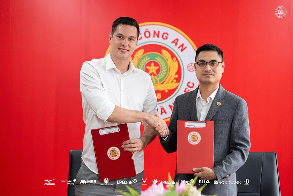Goalkeeper Nguyen Filip continues to be attached to the Hanoi Police team until the end of 2029. Photo: CAHN Club