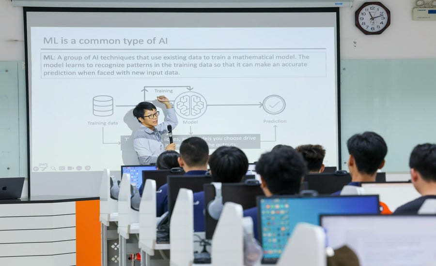 Students of Phenikaa University during a class on AI technology. Photo: Hai Nguyen