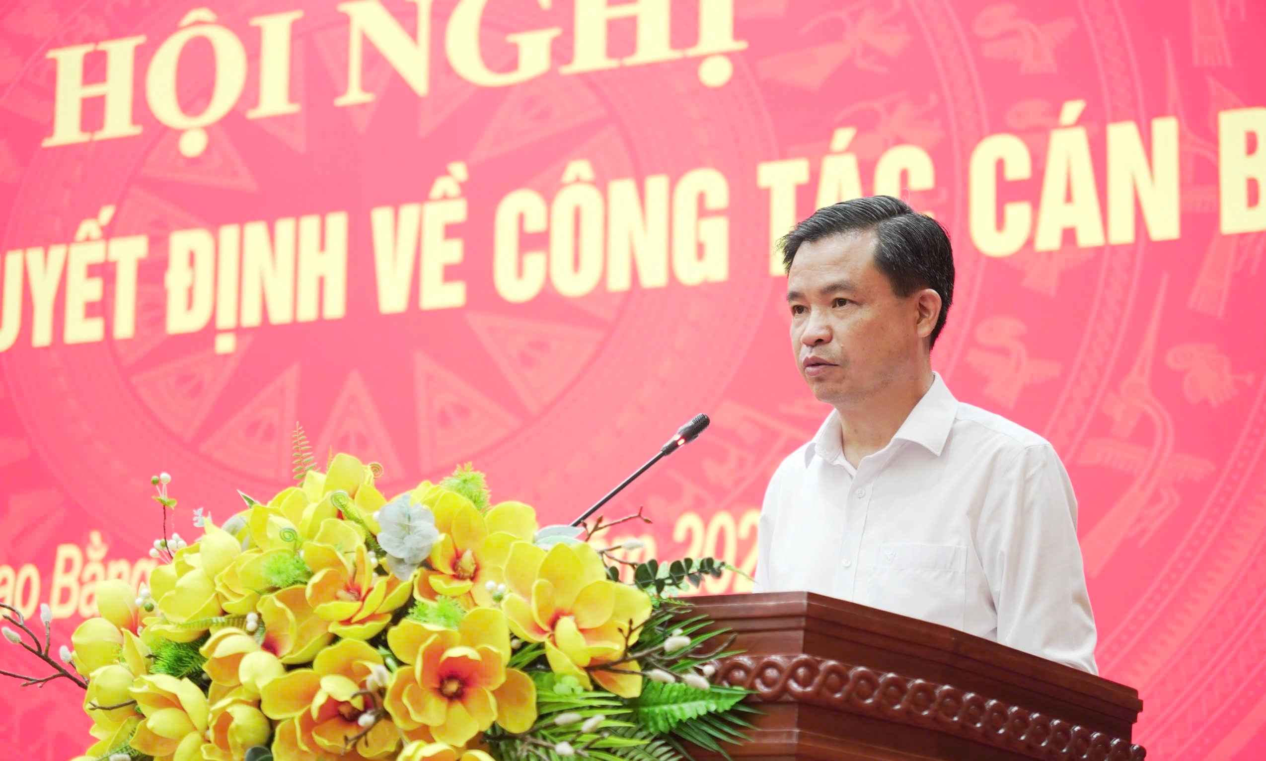 Phó Bí thư Thường trực Tỉnh ủy Bế Thanh Tịnh phát biểu giao nhiệm vụ. Ảnh: Nguyệt Hà.