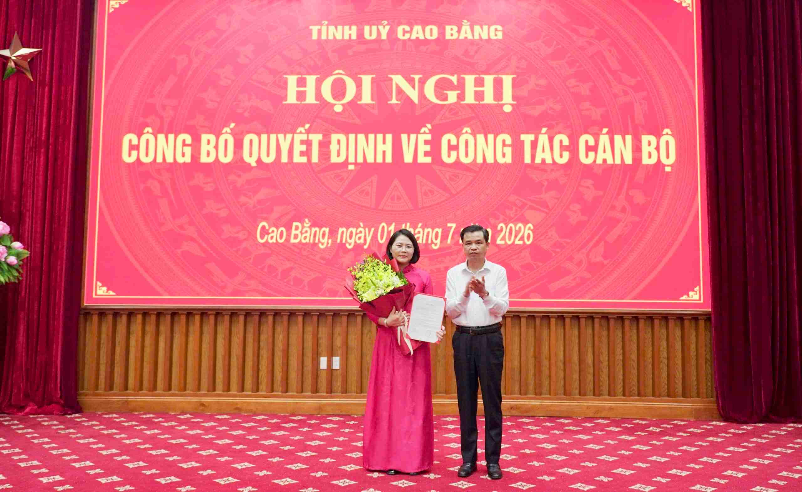 Ms. Mac Thuy Linh holds the position of Deputy Chief of Office of Cao Bang Provincial Party Committee. Photo: Nguyet Ha