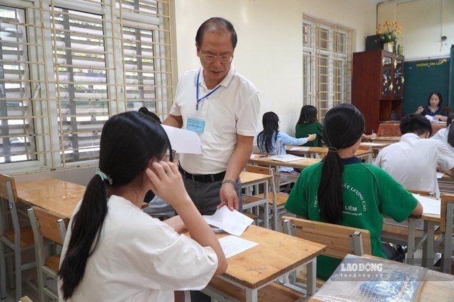Some schools in Hanoi lower the benchmark score for 10th grade. Illustrative photo: Van Trang