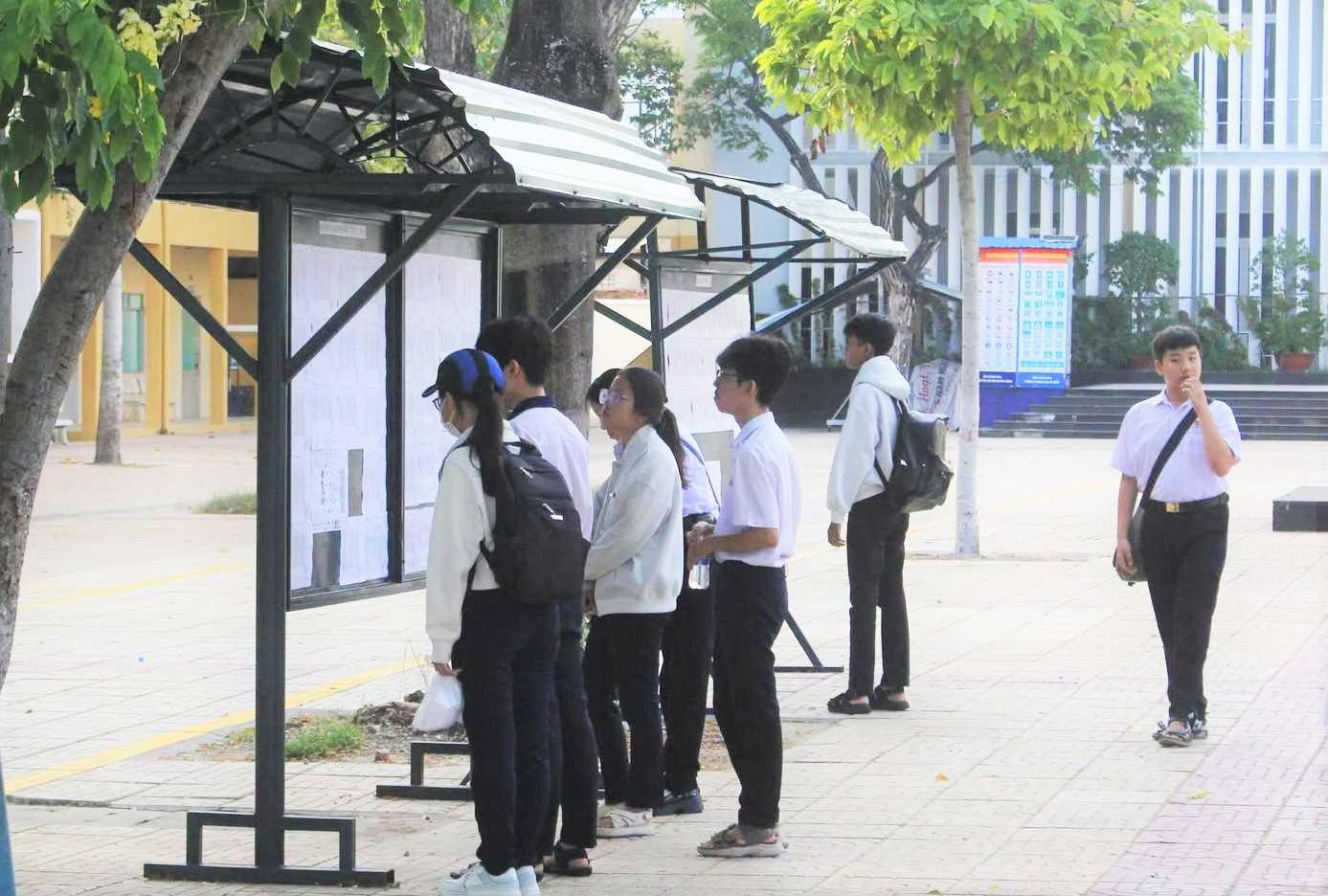 Lam Dong province has nearly 4,900 candidates registered to take the entrance exam to 10th grade specialized high schools. Photo: Than Hy