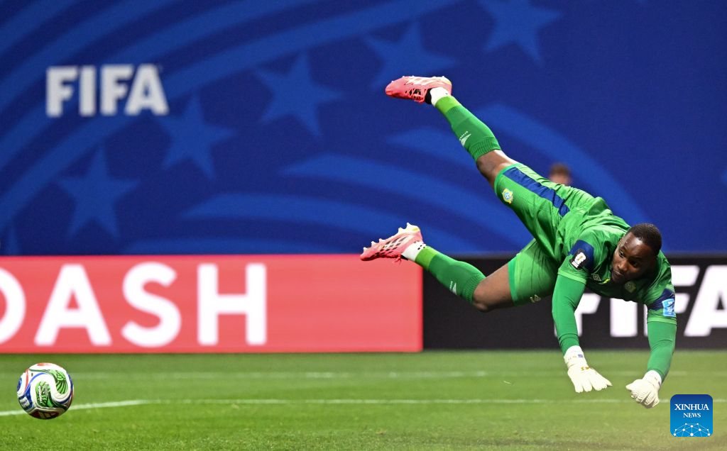 Thủ môn Lionel Mpasi khiến tuyển Anh khá vất vả ở vòng 1/16 World Cup 2026. 