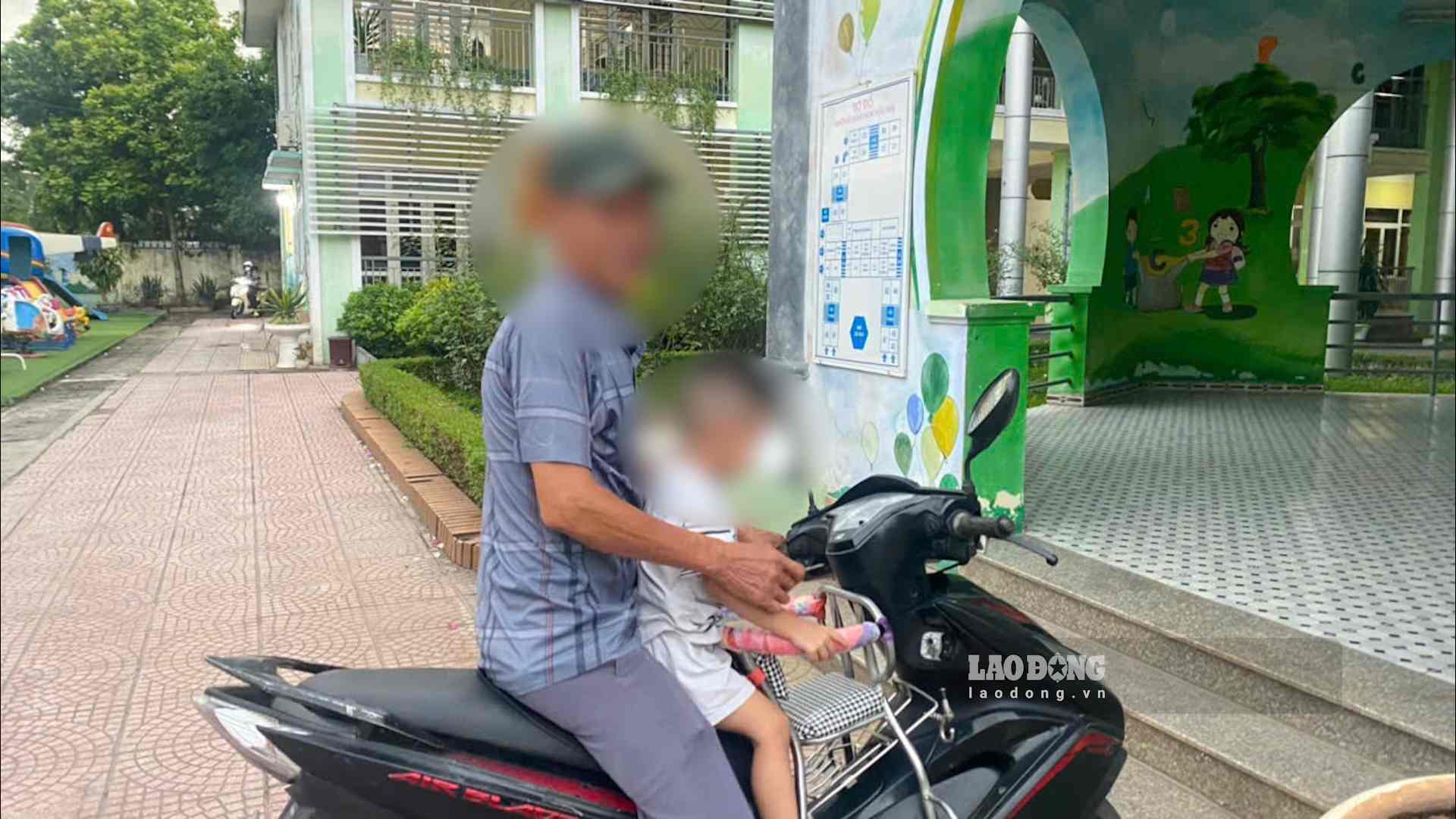 On July 10, Hoa Sen Kindergarten, Hoai Duc commune, Hanoi, welcomed children back but temporarily stopped eating semi-boarding. Photo: Hanh Thom