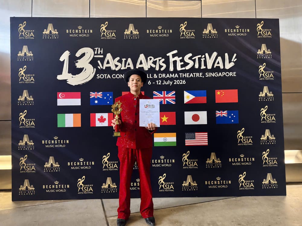 Remportant la médaille d'or à Singapour, Đặng Công Danh poursuit son rêve musical avec persévérance. Photo: Personnage fourni