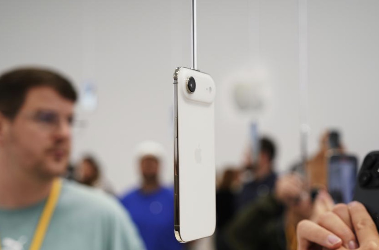 iPhone Air prices in the Vietnamese market are having a fairly high decrease compared to Apple's website, up to 9 million VND. Photo: Xinhua