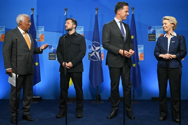 From left to right: European Council President Antonio Costa, Ukrainian President Volodymyr Zelensky, NATO Secretary General Mark Rutte and European Commission President Ursula Von der Leyen speaking to reporters at the NATO summit in The Hague, June 24, 2025. Photo: AFP
