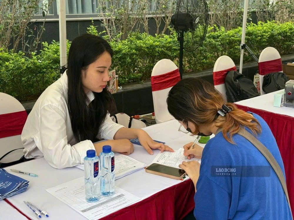 Hanoi City has 40,000 people looking for jobs in June 2026. Photo: Quynh Chi