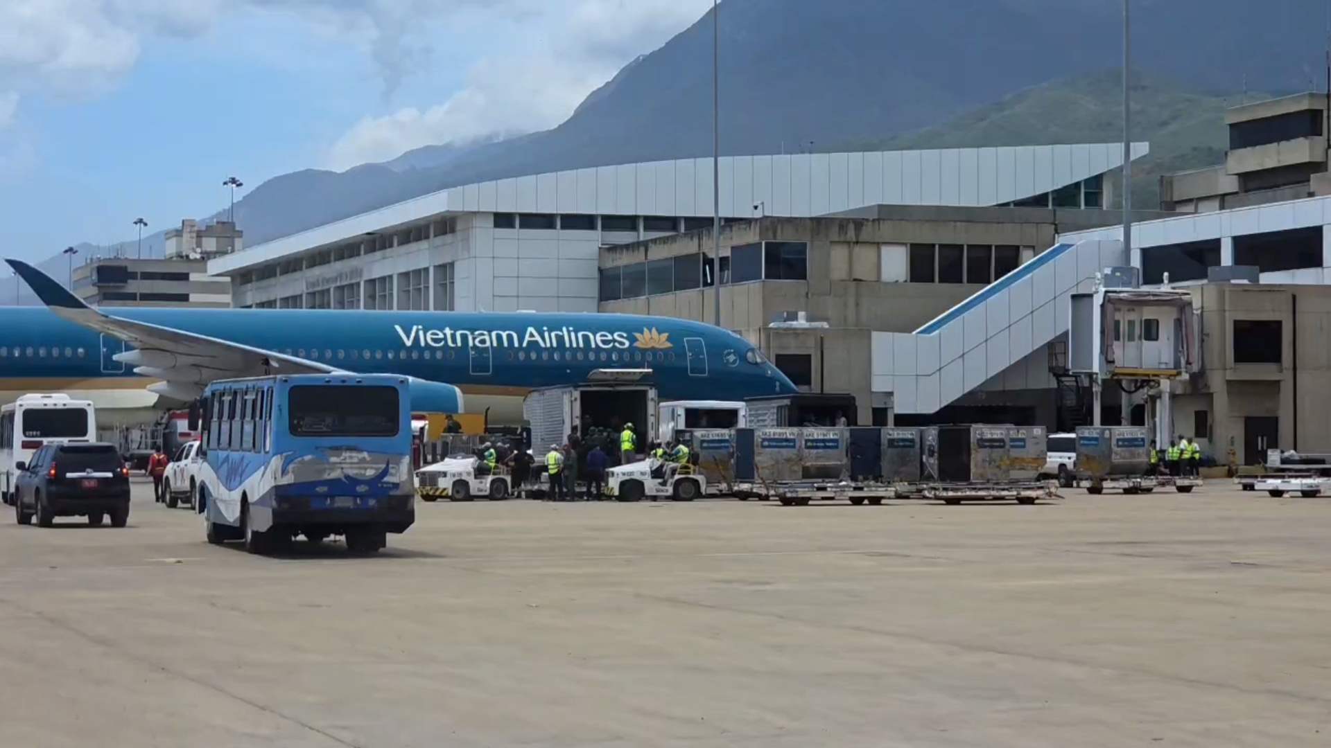 The Vietnamese delegation returns home, ending the search and rescue operation in Venezuela. Photo: Ministry of Public Security