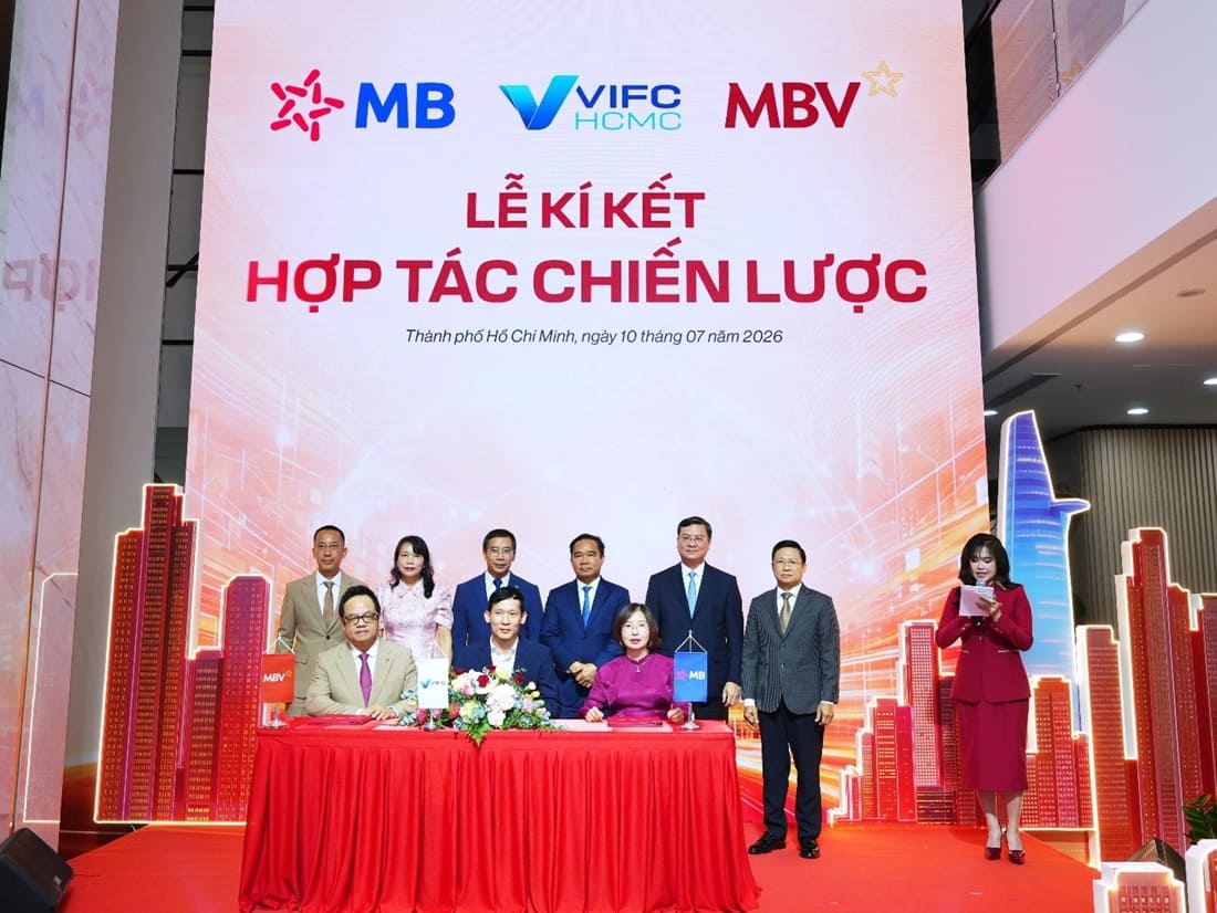 Lễ ký kết thỏa thuận hợp tác chiến lược giữa các bên VIFC – MB – MBV. Ảnh: MBV