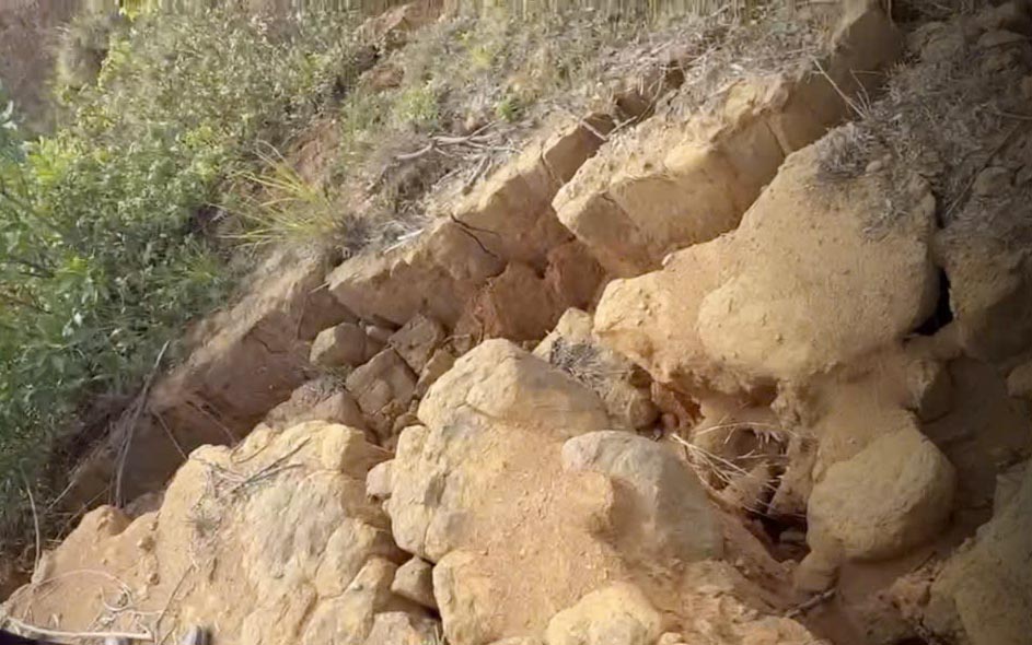 Large crack in the mountain in Ky Anh commune. Photo: Ky Anh Commune People's Committee