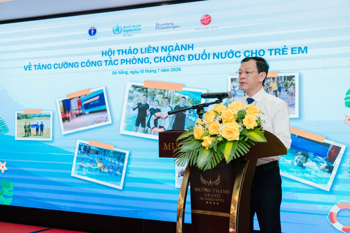 Assoc. Prof. Dr. Nguyen Tri Thuc, Deputy Minister of Health, delivered the opening speech at the inter-sectoral workshop on strengthening child drowning prevention, held in Da Nang on July 10. Photo: Organizing Committee