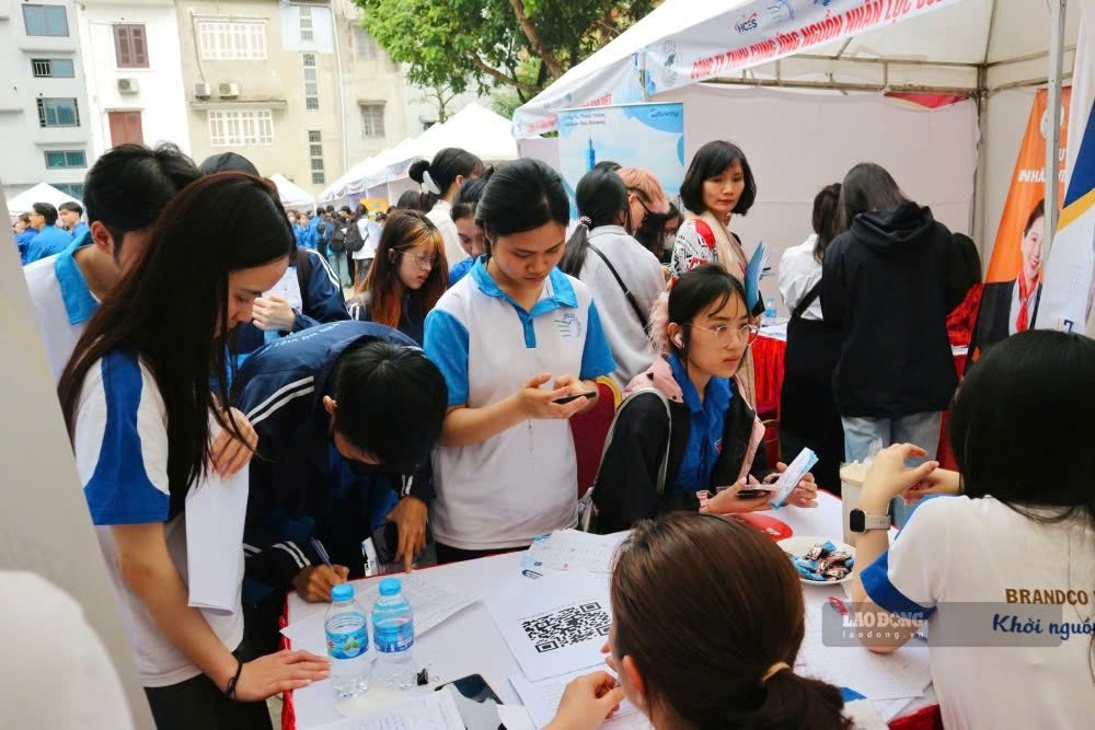 In June 2026, job seekers want a salary of 5-10 million VND/month, accounting for 47.1% of the total demand in Hanoi. Photo: Quynh Chi