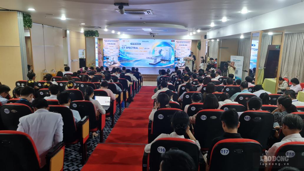 Nhiều người tham dự buổi ra mắt hệ thống CT Phổ 512 tại Bệnh viện Đa khoa Thanh Vũ Medic Bạc Liêu, tỉnh Cà Mau. Ảnh: Nhật Hồ.
