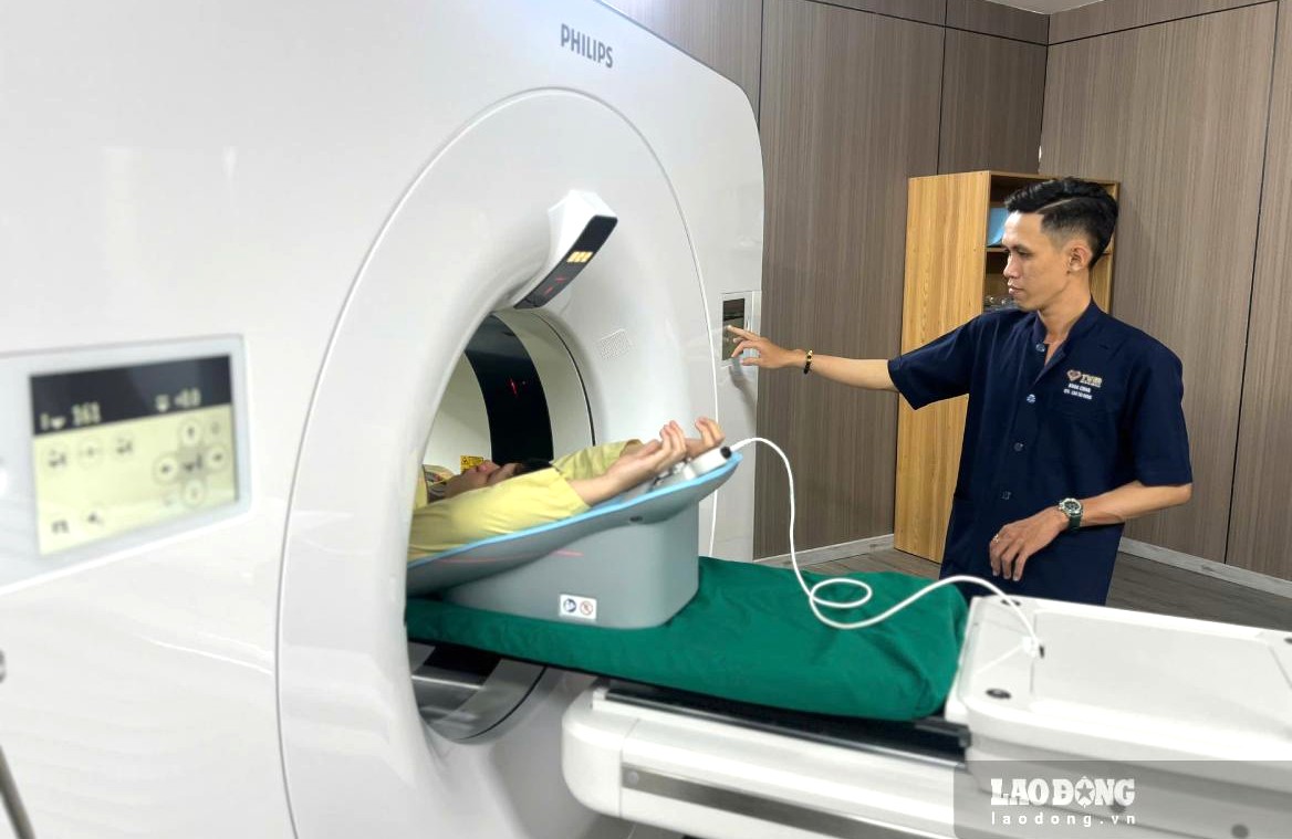 Officially operating the AI-applied 512-slice Spectrum CT system at Thanh Vu Medic Bac Lieu General Hospital. Photo: Nhat Ho.