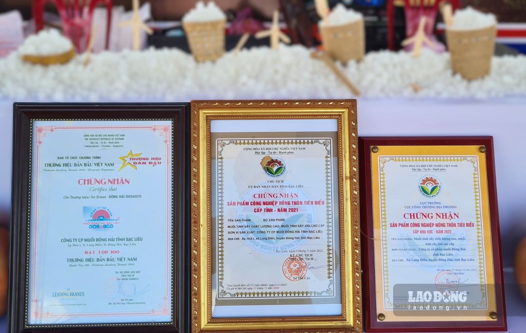 Nhiều sản phẩm muối Cà Mau được công nhận OCOP nhưng đầu ra vẫn chưa ổn định. Ảnh: Nhật Hồ.