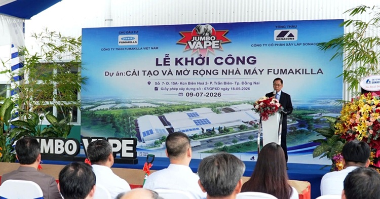 Ông Lê Văn Long, Tổng Giám Đốc Công ty TNHH Fumakilla Việt Nam, Tổng Giám Đốc điều hành Sản Xuất Tập Đoàn Fumakilla Nhật Bản phát biểu trong lễ khởi công. Ảnh Mai Sen