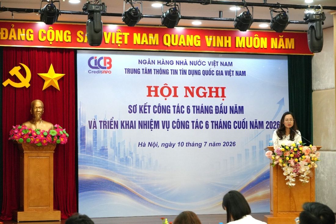 Đại diện các phòng, ban trình bày tham luận tại hội nghị. Ảnh: CIC