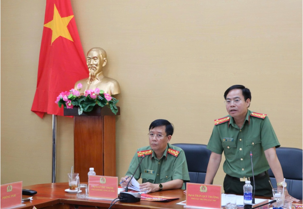 Đại tá Trần Quý Trường, Phó Cục trưởng Cục Xây dựng phong trào toàn dân bảo vệ an ninh Tổ quốc phát biểu tại buổi làm việc. Ảnh: Tiến Dũng/ Công an An Giang