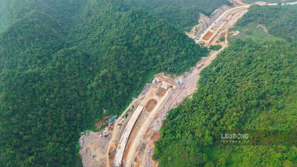 Les habitants espèrent que le projet de construction de l'autoroute Bắc Kạn - Cao Bằng débutera bientôt. Photo: Anh Quý
